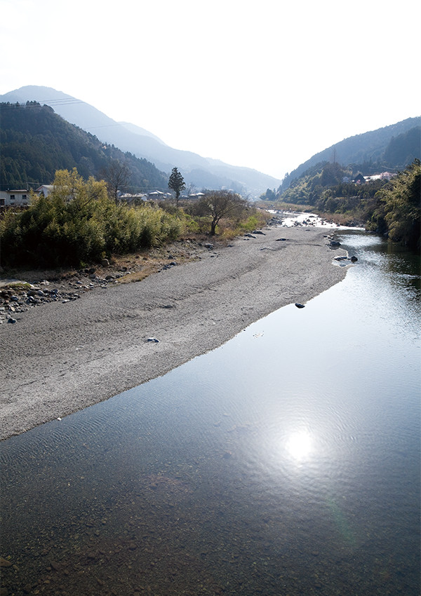 神山町の中心部を流れる鮎喰川（あくいがわ）。