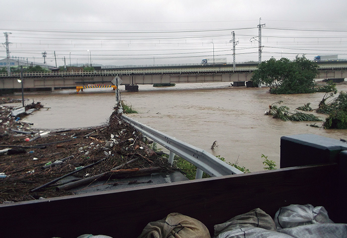 西日本豪雨の翌朝。揖保川の水が畳を濡らす寸前まで押し寄せた。1週間ほど前に行なった自主水防訓練が実際に活かされた（提供：正條自治会／2018年7月8日撮影）