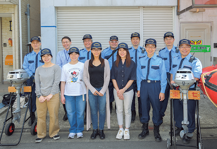 東新小岩七丁目町会の市民消火隊の皆さん。2019年4月には女子隊も発足、さらに活動が広がっていく