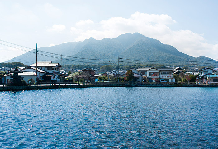 島原大変で生まれた窪地に多量の地下水が湧き出してできた白土湖。湧水量は1日あたり4万トンと推定