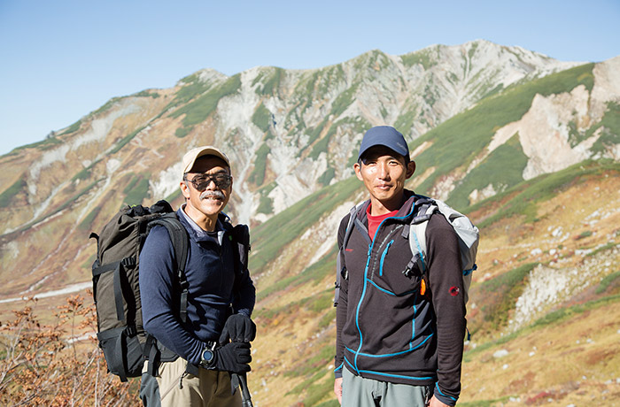 山岳ガイドの松田好弘さん（右）と北村俊之さん（左）。松田さんは名古屋大学大学院で氷河を研究していた。北村さんは8000m級の山を8座制覇したというアルピニスト