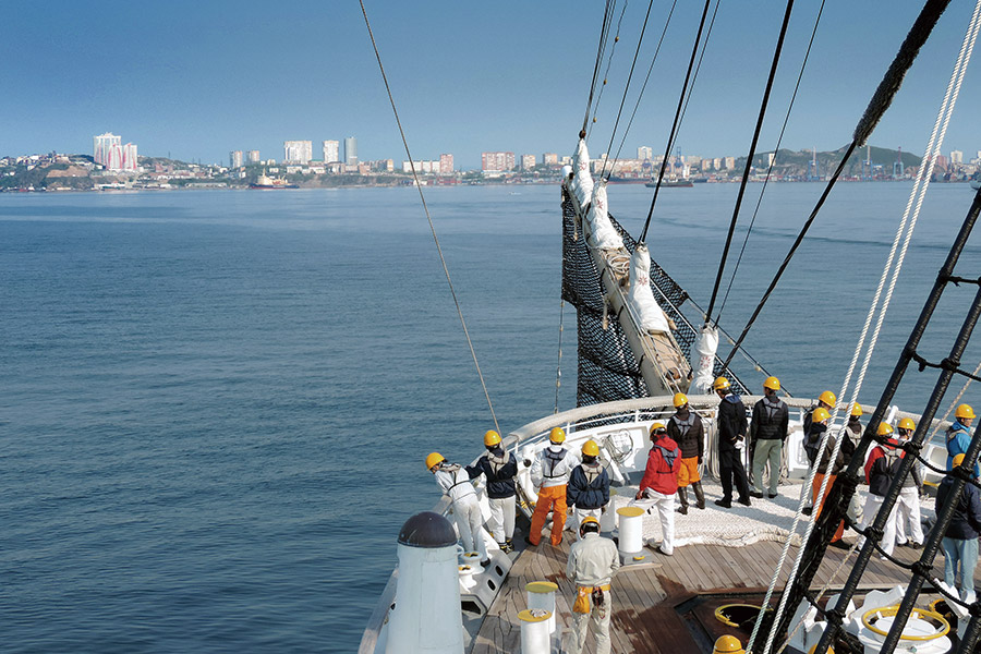 海技教育機構の練習船で航海訓練を積む未来の船乗りたち（提供：独立行政法人 海技教育機構）