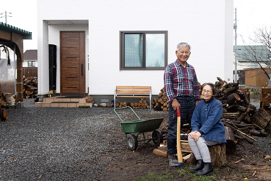 奈良県から移り住んだ小林淳さん（左）と郁子さん（右）
