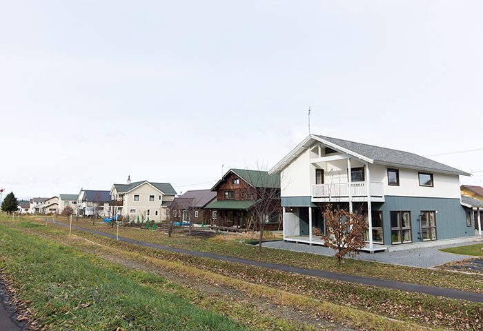 庭側から眺めた「グリーンヴィレッジ」の街並み