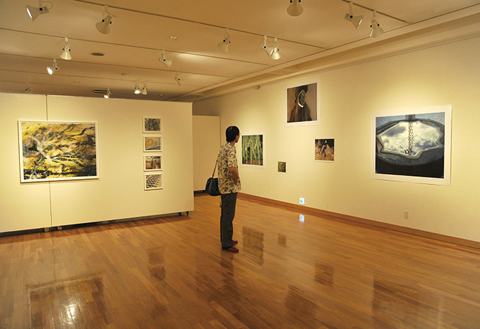 企画写真展などを行なう「東川町文化ギャラリー」。1989年11月に開館して以来「写真の町」の中心施設で、2021年2月にリニューアルオープン（提供：東川町）