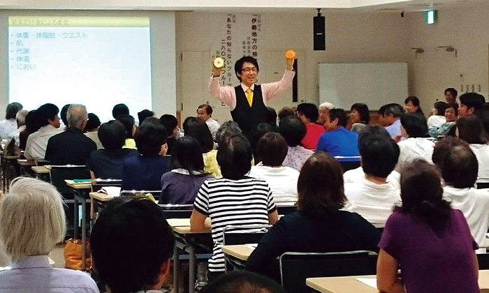 フルーツのよさを訴えるために全国で行なっている講演会や学習会の模様