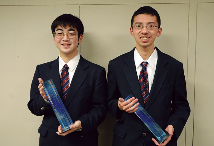 「ストックホルム青少年水大賞」のグランプリを受賞した宮木さん（左）と松橋さん（右）