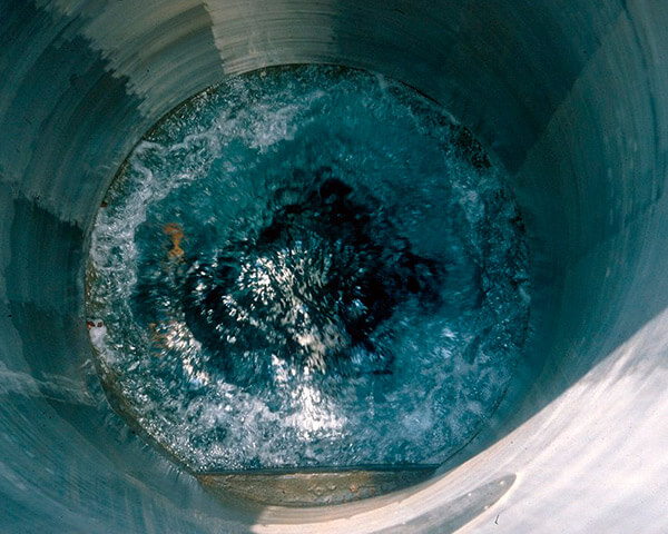 熊本市内最大の水源である「健軍水源地」。特にこの5号井はしぶきを上げて湧き出るほどの水量だ