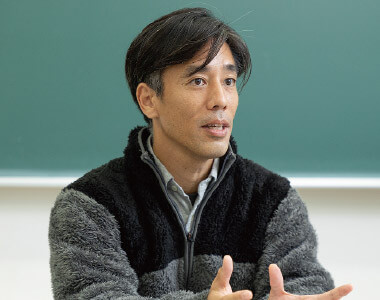 熊本大学大学院先端科学研究部教授の細野高啓さん