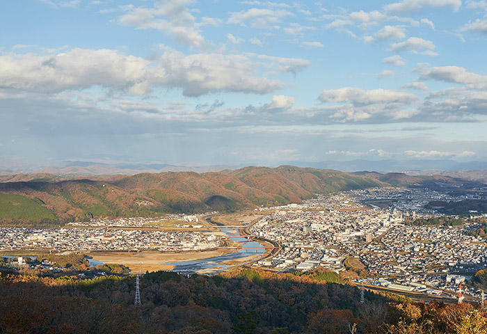 江の川に馬洗川、西城川が合流する三次市。ワニは行商人が山陰から三次などの山間に運び、帰りは沿岸部では収穫困難な米を仕入れたとの説もある