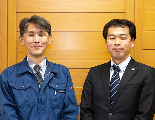 熊本県土木部河川港湾局の里村真吾さん（右）と菰田武志さん（左）