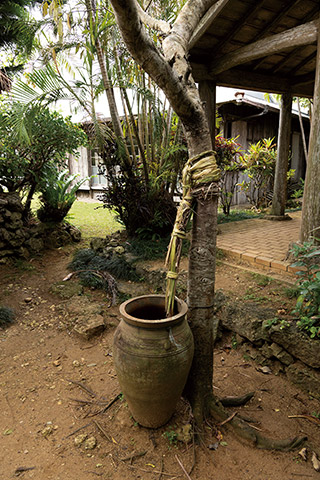 与論民俗村に展示されている雨水を溜めるためのしくみ。水に恵まれない島で生きるための知恵と工夫だ