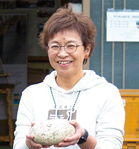 枝下用水資料室の代表を務める逵 志保さん