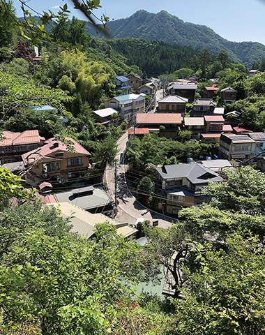 高橋さんがフリーランスになる決意をした沢渡温泉。山間の静かな環境は「ソロ温泉」に向いている 提供：沢渡温泉組合