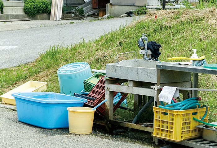 珠洲市自然休養村センターの玄関前に設置した水場