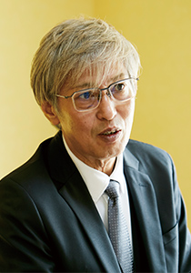 災害時の水の大切さを語る吉國國彦さん。さまざまな経験から、小規模な水道システムを各所に置くことが必要と説く
