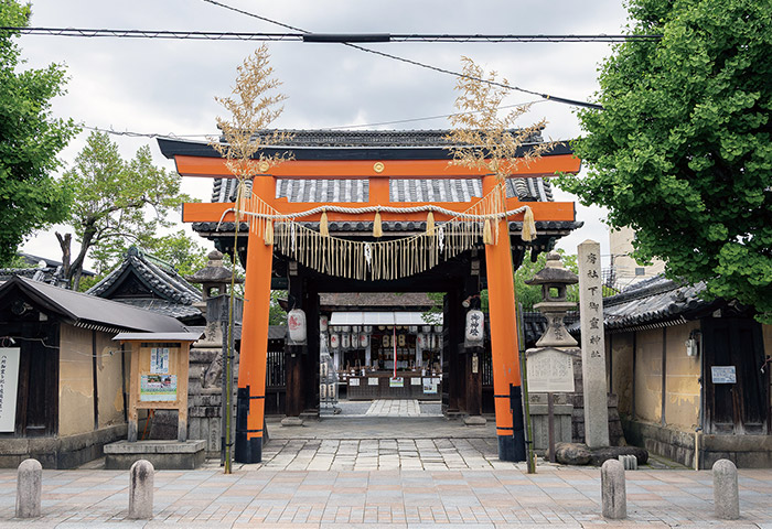 下御霊神社の「御霊水」。持ち帰る水の量に関して「1日1回のみ20Lまで」と注意書きがある