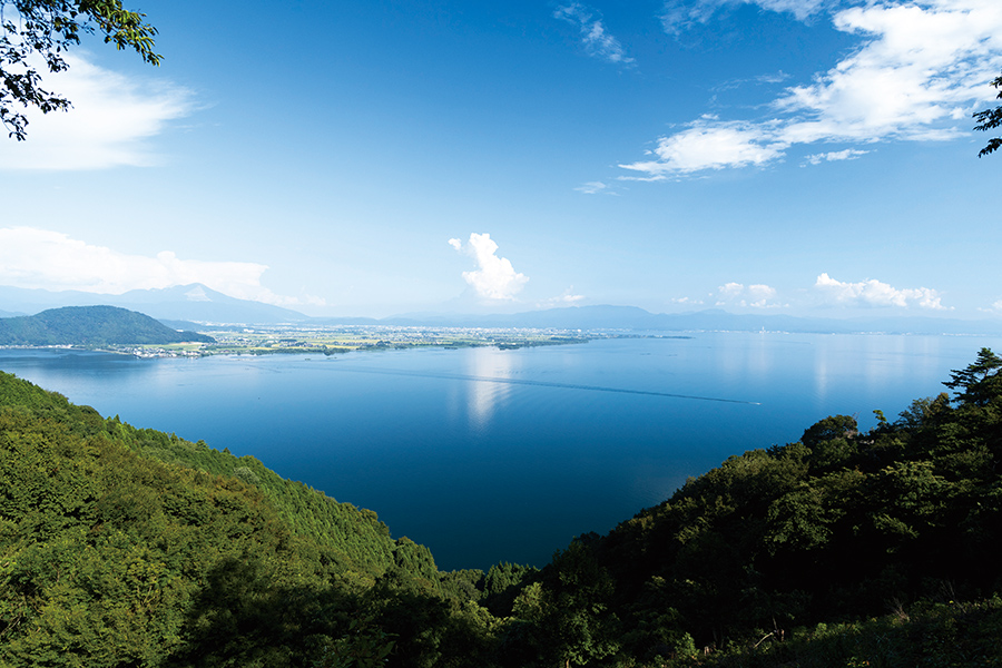 琵琶湖北部の風景。今も昔もこれからも人びとは琵琶湖にかかわりつづける
